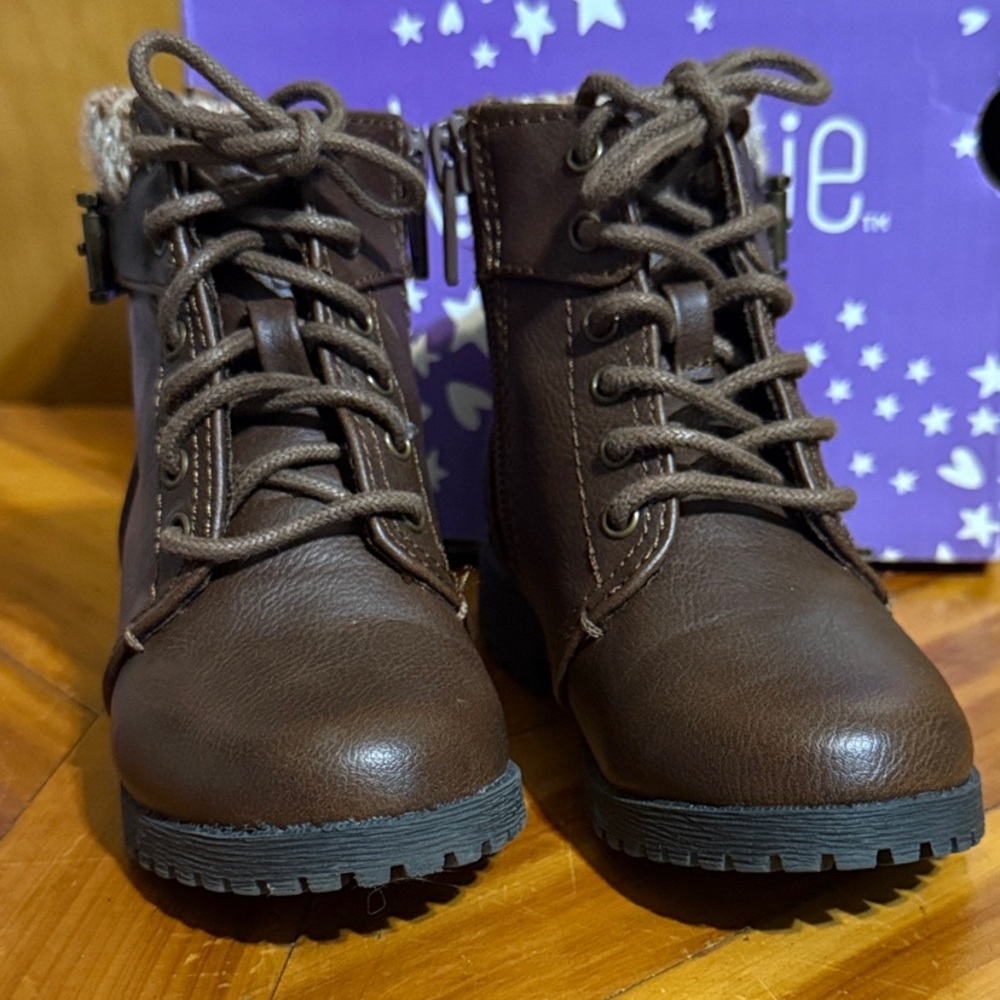 Kids Size 7M Brown Abigail Boots - Picture 4 of 11